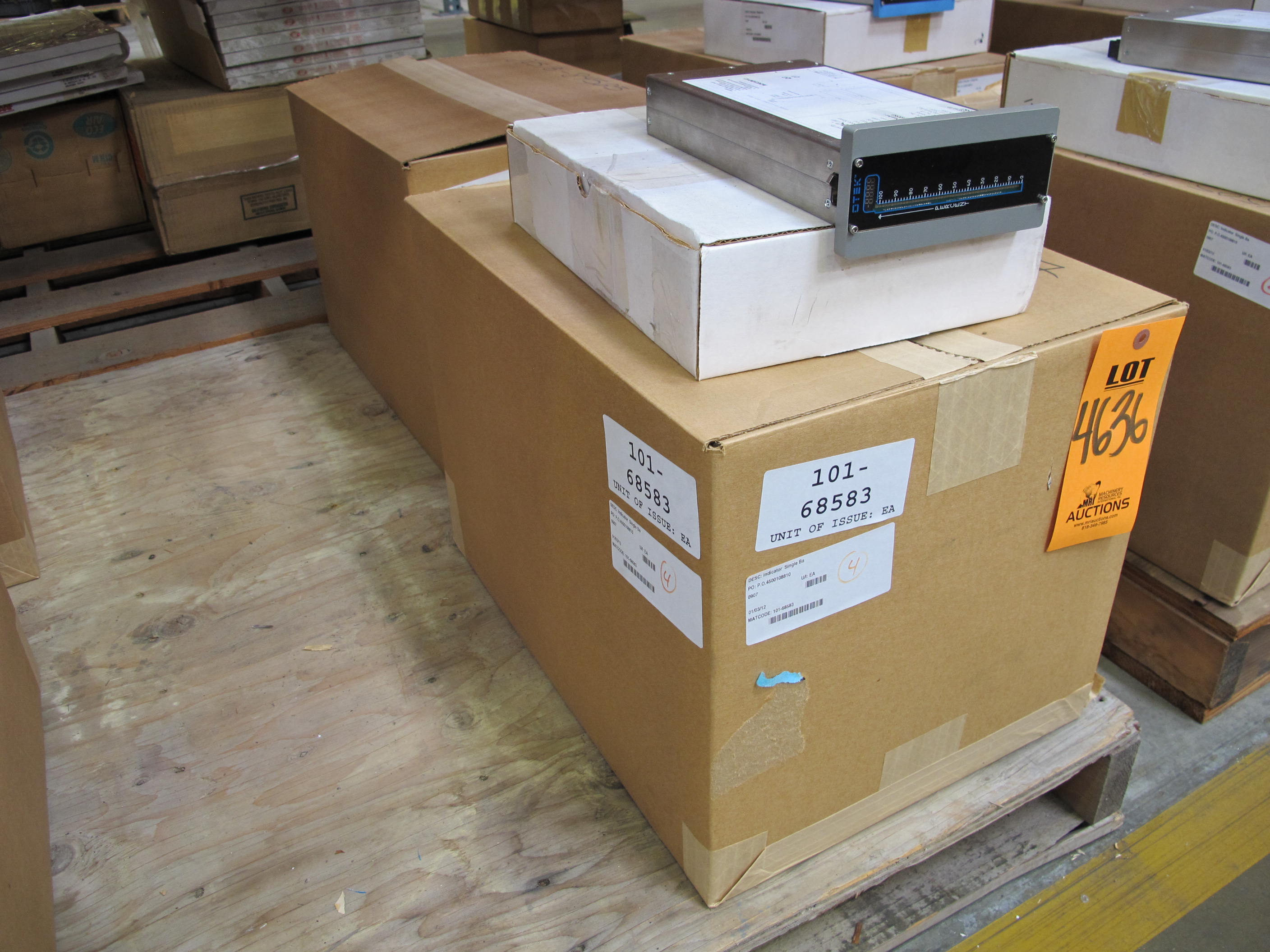 (13) INDICATORS, SINGLE BAR GRAPH NSR COLOR-K KIND. SINGLE DISPLAY TEK HI-Q120-C004 BAR GRAPH COLOR: K GRAY FOX REPLACEMENT FOR SIGMA METER SPEC SO23-924A-01. LOADING & HANDLING FEE $15-4636